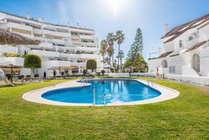 Ático dúplex de 3 dormitorios y 3 baños con vistas al mar. El Dorado, Nueva Andalucía, Marbella photo 0