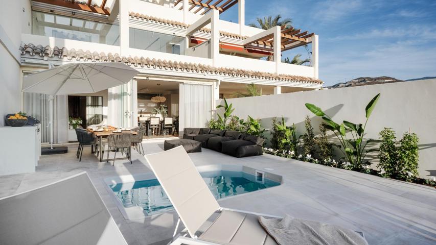 Apartamento planta baja de 3 4 dormitorios y 3 baños con vistas al mar. Nueva Andalucía, Marbella photo 0
