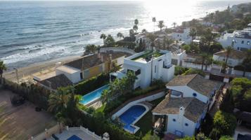 Villa de lujo de 4 dormitorios y 4 baños con vistas al mar. Marbesa, Marbella. photo 0