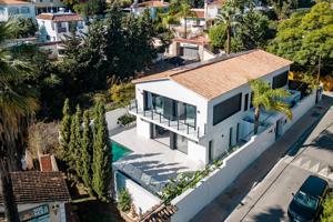 Villa moderna de 5 dormitorios y 7 baños recién reformada en Nueva Andalucía, Marbella photo 0