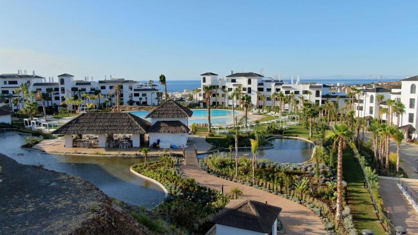 Ático dúplex de 4 dormitorios y 3 baños con vistas al mar y la montaña. Estepona photo 0