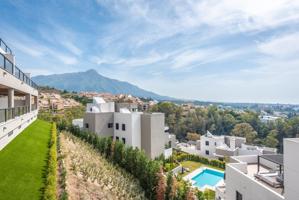 Apartamento planta baja de 2 dormitorios, 2 baños con vistas al mar. Nueva Andalucía photo 0