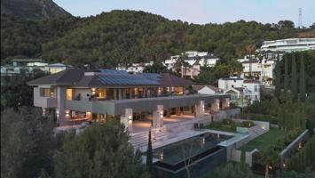 Villa de lujo de 4 dormitorios y 6 baños. Vistas al mar y las montañas. Cascada de Camoján, Marbella photo 0