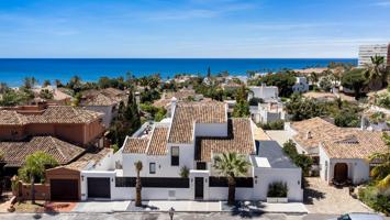 Villa de lujo de 5 dormitorios y 5 baños con vistas al mar. Las Chapas, Marbella Este photo 0