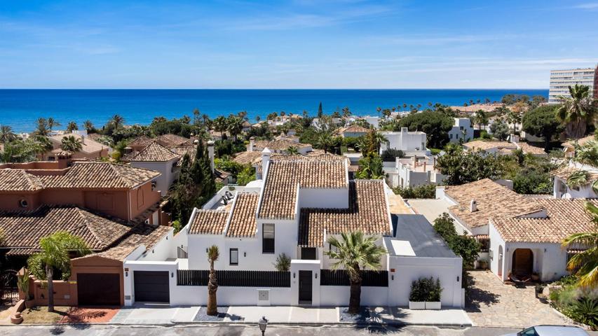 Villa de lujo de 5 dormitorios y 5 baños con vistas al mar. Las Chapas, Marbella Este photo 0