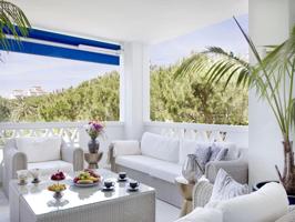 Apartamento de lujo de 3 dormitorios y 3 baños en Playas del Duque, Puerto Banús, Marbella photo 0