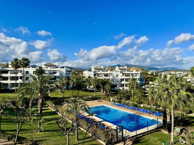 Apartamento de lujo de 4 dormitorios y 3 baños con vistas al mar. Nueva Milla de Oro, Estepona photo 0