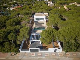 Villa de lujo de 4 dormitorios y 4 baños a escasos 500m de la Playa de la Barrosa, Chiclana, Cádiz photo 0