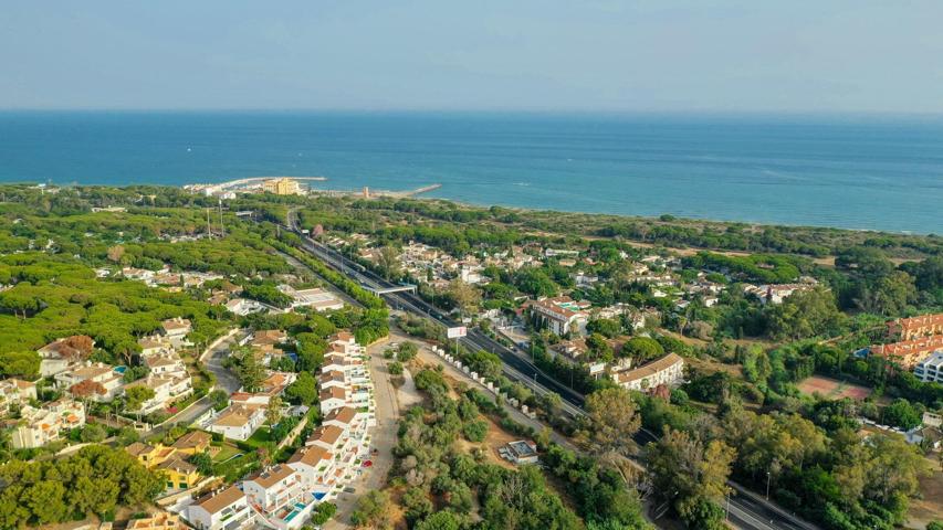 Apartamento de 3 dormitorios y 3 baños con vistas al mar y cerca de la playa. Artola, Marbella photo 0