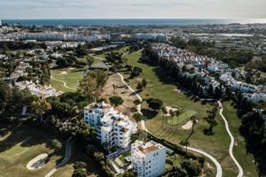 Lujoso ático dúplex de 3 dormitorios y 3 baños con vistas al mar y al golf. Nueva Andalucía photo 0