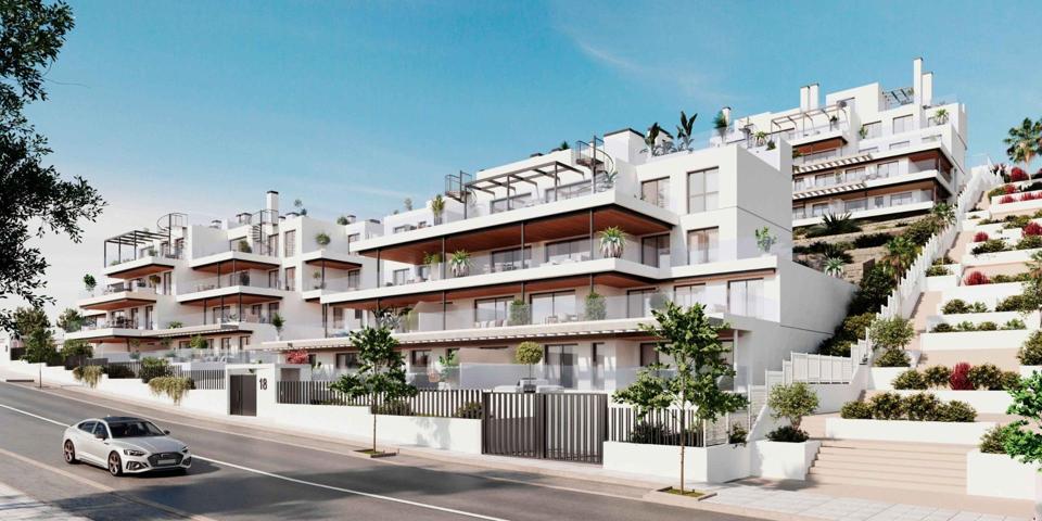 Apartamento planta baja de 3 dormitorios y 2 baños con vistas al mar. Estepona photo 0