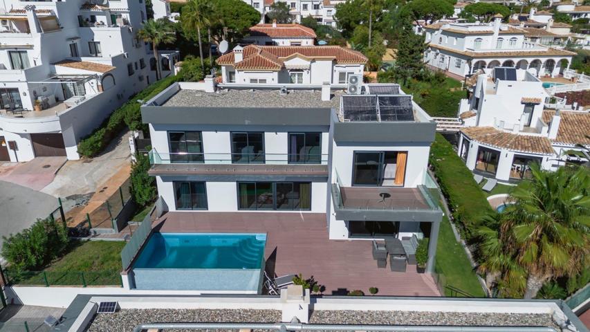 Villa contemporánea de 5 dormitorios y 4 baños con vistas al mar. Calahonda, Mijas Costa photo 0