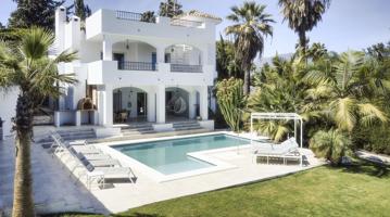 Villa de 4 dormitorios y 3 baños en Nueva Andalucía, Marbella photo 0