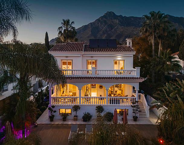 Villa de lujo de 4 dormitorios y 3 baños con vistas al mar. Nagüeles, Marbella Oeste photo 0