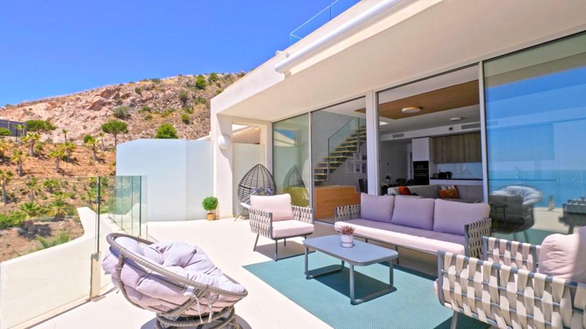Ático dúplex de lujo de 3 dormitorios y 2 baños con vistas al mar. Benalmádena photo 0