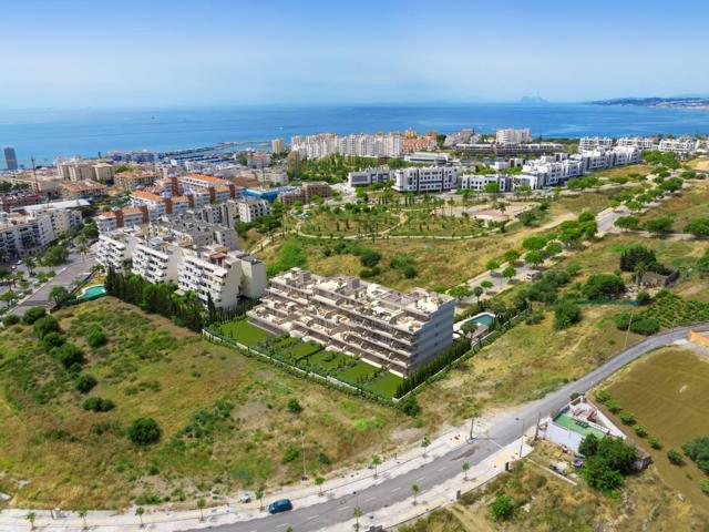 Apartamento planta baja de 2 dormitorios y 2 baños en Estepona photo 0