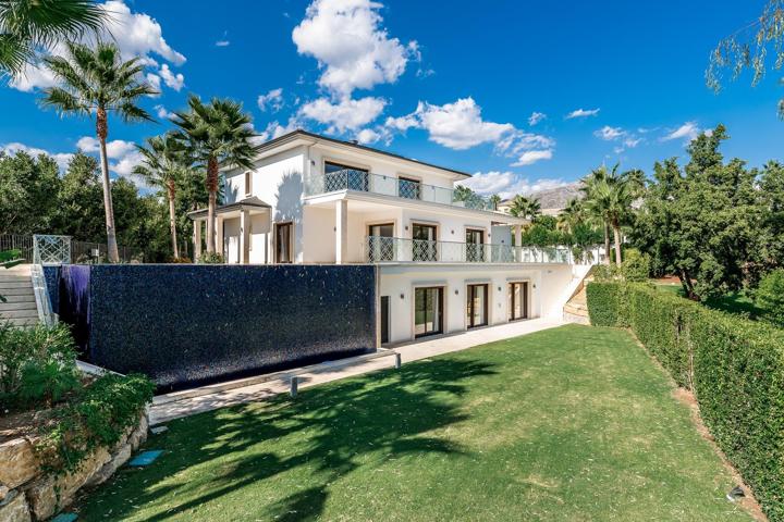 Villa de lujo de 5 dormitorios y 5 baños con vistas al mar. Nueva Andalucía, Marbella photo 0