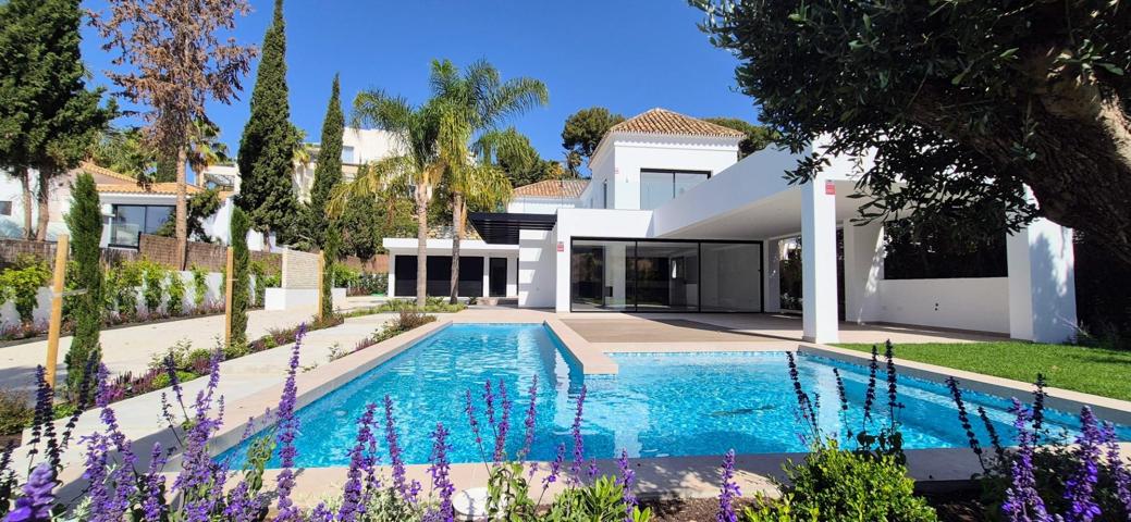 Villa de lujo de 5 dormitorios y 5 baños en Urbanización El Paraiso, Benahavís photo 0