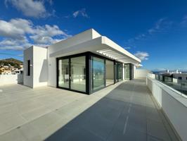 Ático de lujo de 3 dormitorios y 2 baños con vistas al mar. El Higuerón, Fuengirola photo 0