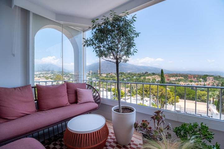 Apartamento de 2 dormitorios y 2 baños con vistas al mar. Puerto Banús, Marbella photo 0