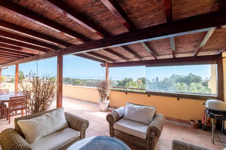 Ático reformado de 3 dormitorios y 2 baños con vistas al mar. Sierra Blanca, Marbella photo 0