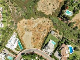 Terreno urbano para construcción de 2 villas independientes en Marbella photo 0