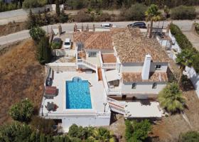 VILLA MIJAS COSTA, VISTAS MAR, 5 HAB, 4 BAÑOS, LPO, LIC-TUR, APT INDEP. Al Lado PADEL LEW HOAD, Piscina privada, jardín, Parkin para 2 coches. photo 0