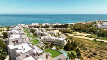 Apartamento planta baja de 2 dormitorios, 2 baños y jardín en Casares Costa photo 0