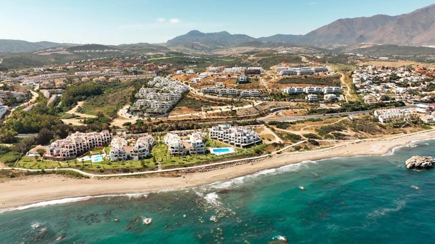Apartamento planta baja de 2 dormitorios, 2 baños y jardín en Casares Costa photo 0