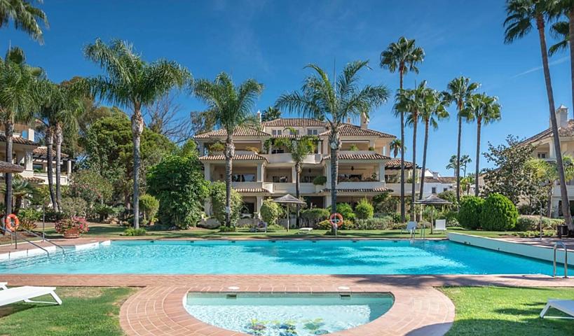 Ático de 3 dormitorios y 3 baños con vistas al mar. Nueva Andalucía, Marbella photo 0