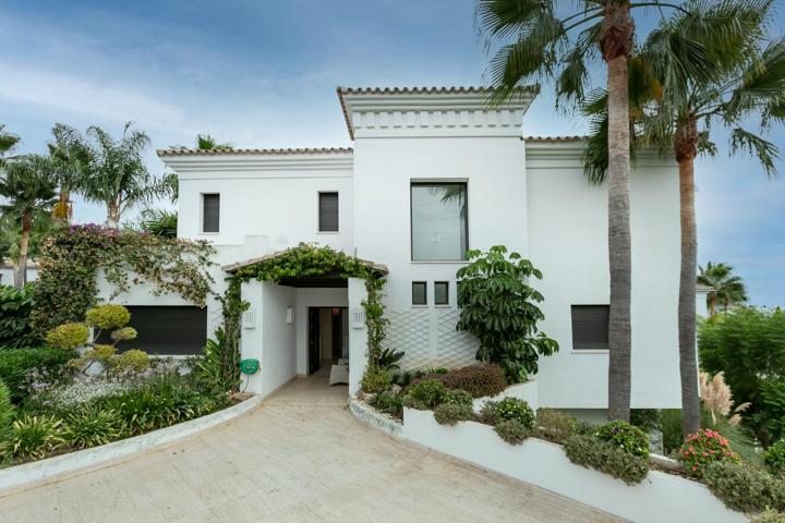 Villa de 6 dormitorios y 6 baños en la Milla de Oro, Marbella photo 0