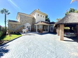 Villa de 5 dormitorios y 6 baños con vistas al mar. Elviria, Marbella Este photo 0