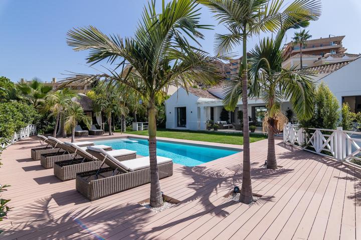 Villa de lujo de 4 dormitorios y 4 baños con vistas a la montaña. Nueva Andalucía, Marbella photo 0