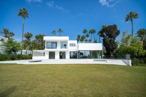 Villa de lujo de 4 dormitorios y 4 baños. El Paraíso, Estepona photo 0