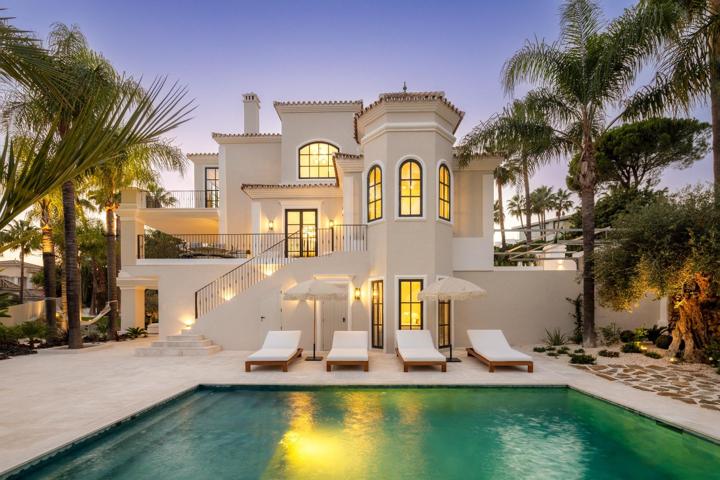 Villa de lujo. 5 dormitorios, 6 baños en exclusiva urbanización de Marbella photo 0