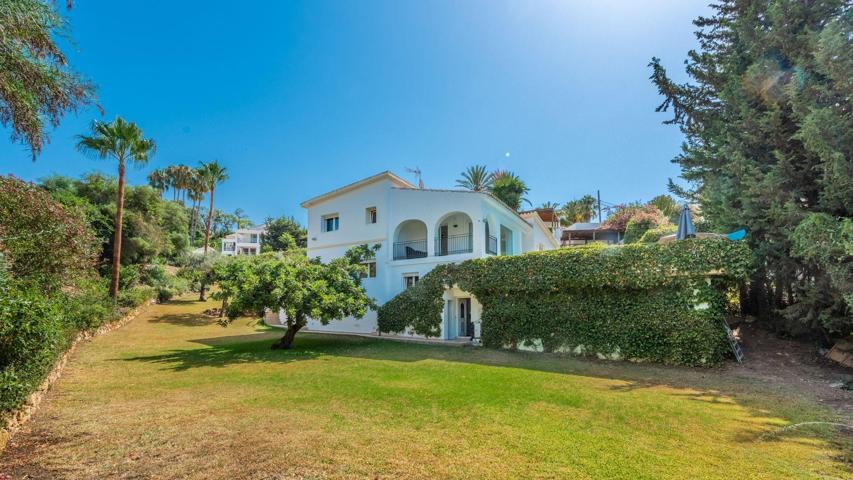 Villa de 4 dormitorios y 4 baños con vistas al mar. El Rosario, Marbella Este photo 0