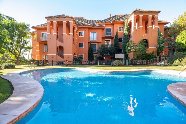Apartamento de 3 dormitorios y 3 baños con vistas al mar. La Quinta, Benahavís photo 0