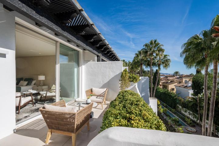 Ático dúplex de 4 dormitorios y 4 baños en Puente Romano, Marbella photo 0