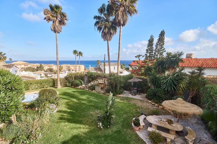 Oasis Andaluz: Espectacular villa de una planta con jardín tropical y vistas de ensueño photo 0