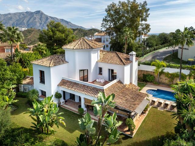 Villa de lujo de 4 dormitorios y 5 baños en La Quinta, Benahavís photo 0