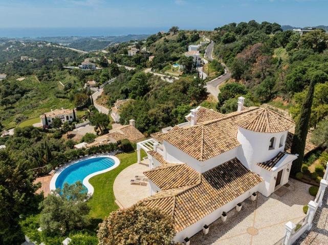 Villa de lujo de 5 dormitorios, 5 baños y vistas al mar. Montemayor, Benahavís photo 0