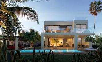 Villa de 4 dormitorios y 5 baños en urbanización Biarritz, Estepona photo 0