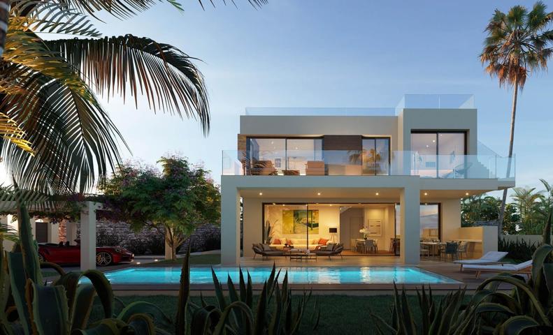 Villa de 4 dormitorios y 5 baños en urbanización Biarritz, Estepona photo 0