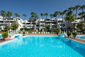 Apartamento planta baja. 3 dormitorios y 3 baños. Puente Romano, Marbella photo 0