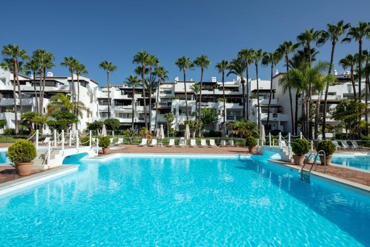 Apartamento planta baja. 3 dormitorios y 3 baños. Puente Romano, Marbella photo 0