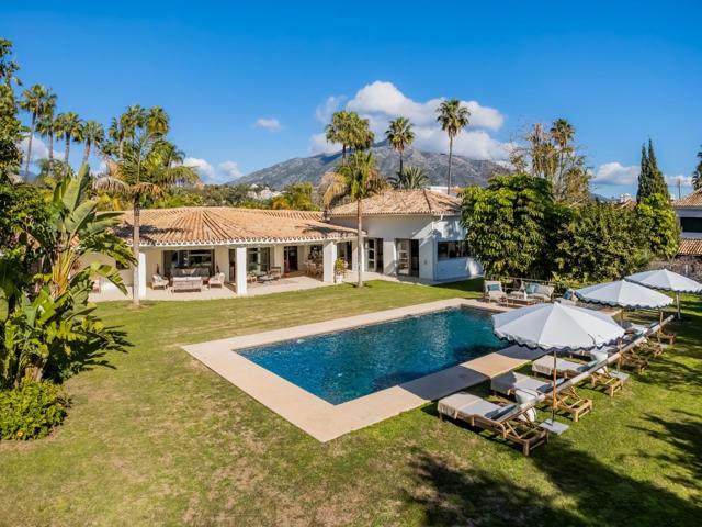 Lujosa villa bungalow de 5 dormitorios y 5 baños. La Cerquilla, Nueva Andalucía, Marbella. photo 0