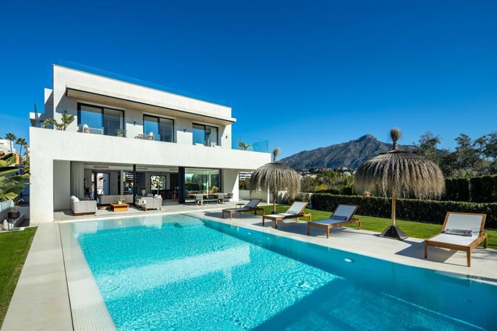 Villa de lujo. 5 dormitorios y 5 baños. Vistas al Mar. Nueva Andalucía, Marbella photo 0
