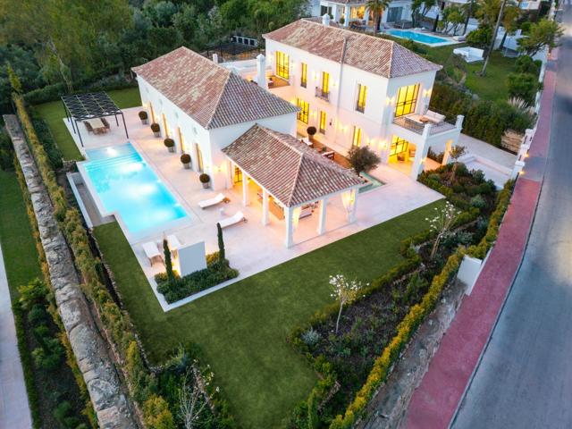 Villa de lujo de 6 dormitorios y 6 baños en el Valle del Golf. La Cerquilla, Marbella photo 0