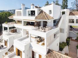 Ático dúplex de lujo. 3 dormitorios y 3 baños. Vistas al mar y golf. Nueva Andalucía, Marbella photo 0