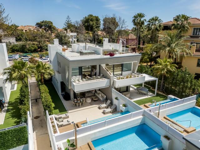Pareado de lujo de 5 dormitorios y 3 baños cerca de Puerto Banús. Marbella photo 0